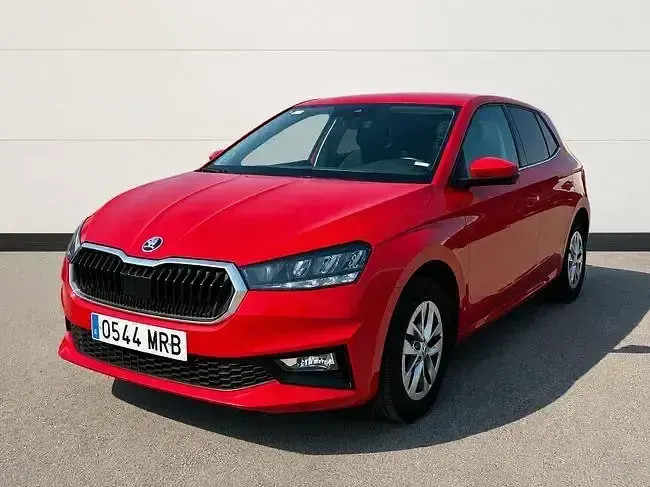 Usado Skoda Fabia Selection 95 CV (69 kW) 2024 Rojo Utilitario