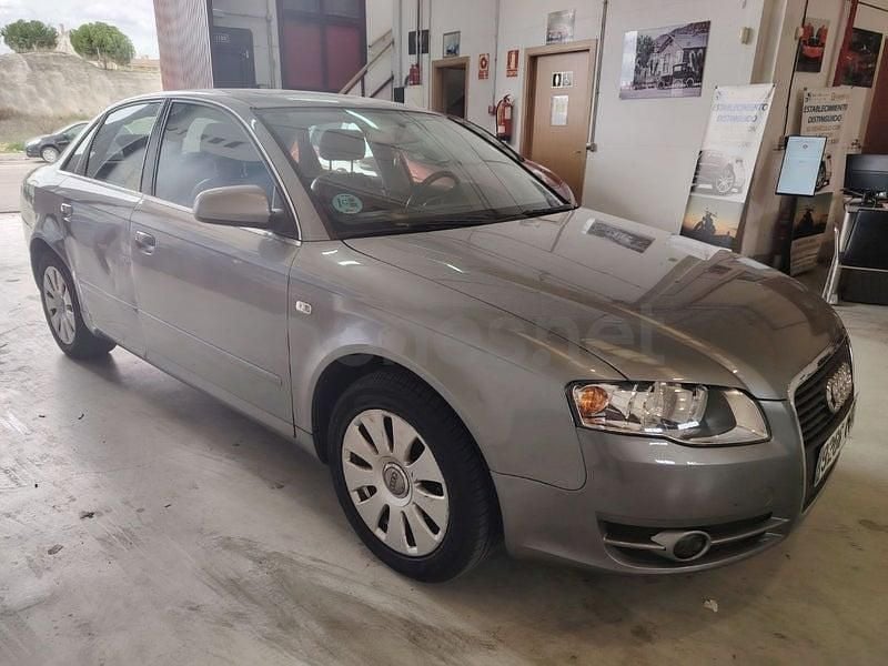 Usado Audi A4 Premium 130 CV (95 kW) 2007 Gris / plata Berlina