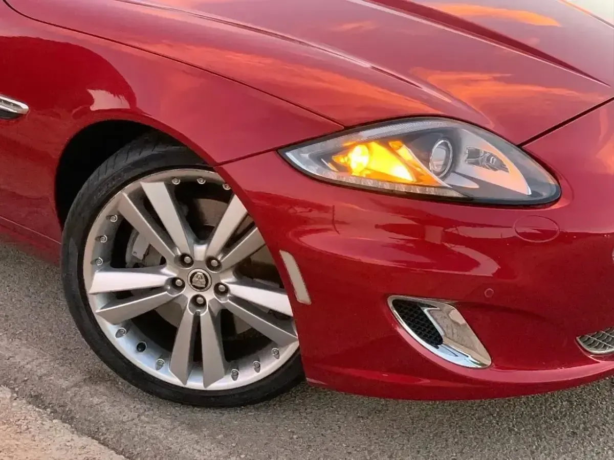 Usado Jaguar XK Portfolio 523 CV (384 kW) 2013 Rojo Coupe