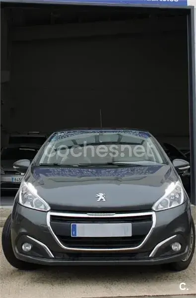 Usado Peugeot 208 Active 100 CV (73 kW) 2015 Gris / plata Utilitario