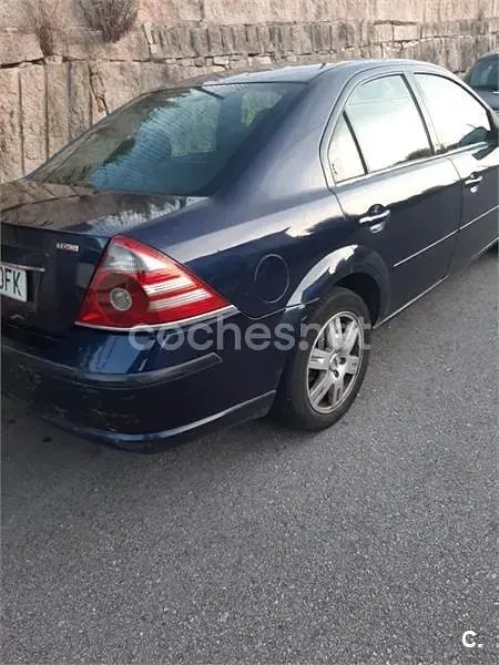 Usado Ford Mondeo Sport 130 CV (95 kW) 2005 Negro Berlina