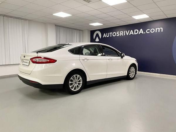 Usado Ford Mondeo Trend 160 CV (117 kW) 2018 Blanco platino (especial) Berlina