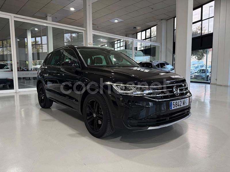 Usado VW Tiguan Sportline 150 CV (110 kW) 2023 Negro SUV