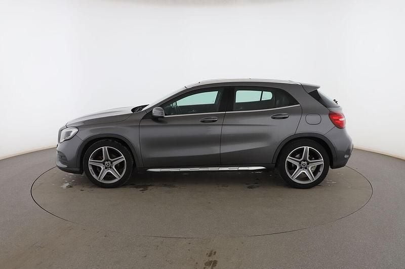 Usado Mercedes GLA180 AMG line 122 CV (89 kW) 2018 Gris SUV