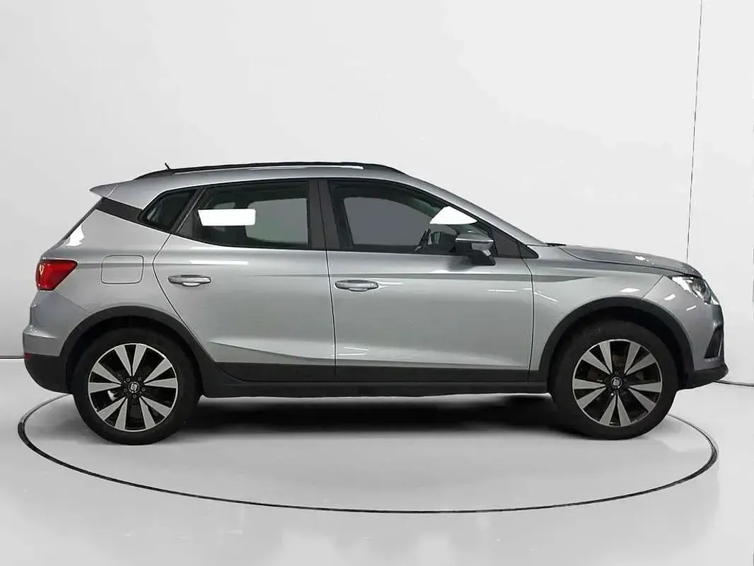 Usado Seat Arona Style 110 CV (80 kW) 2021 Gris SUV