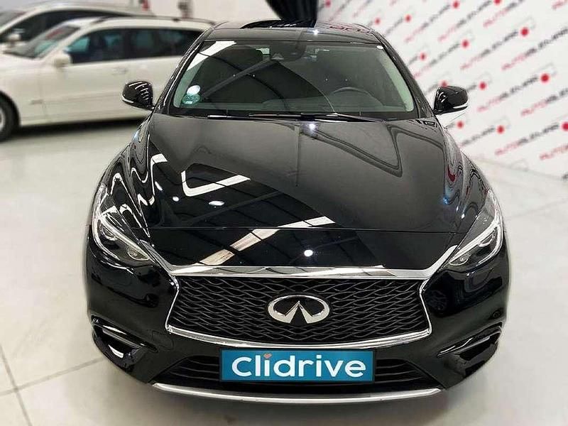 Usado Infiniti Q30 Premium 109 CV (80 kW) 2018 Negro Utilitario