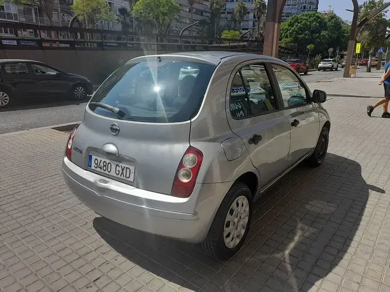 Usado Nissan Micra Acenta+ 80 CV (58 kW) 2010 Gris / plata Utilitario