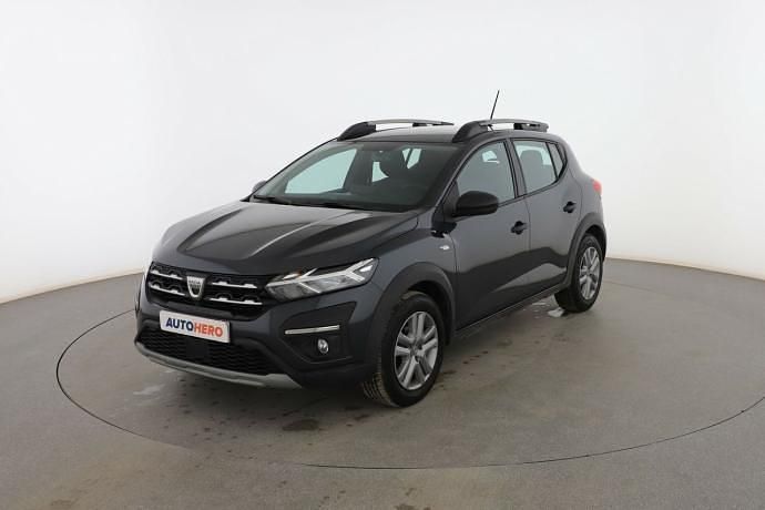 Gris Usado 2022 Dacia Sandero Essentiel Utilitario | 14.499 € (Precio justo) - Imagen 1/3