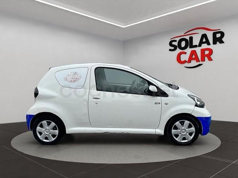 Usado Toyota Aygo 54 CV (39 kW) 2010 Blanco Utilitario