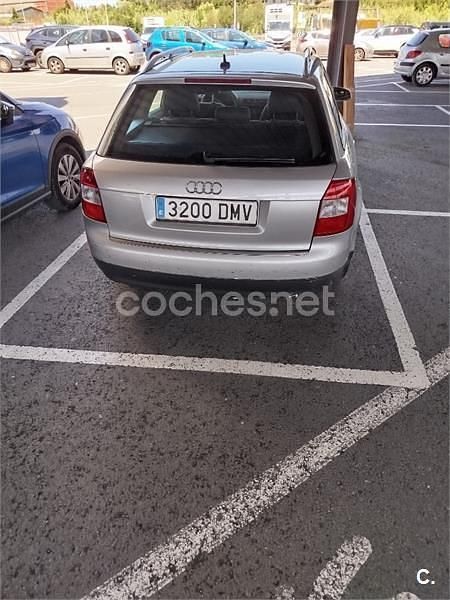 Gris / plata Usado 2001 Audi A4 Familiar | 2700 € (Precio justo) - Imagen 1/4