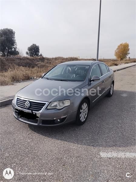Gris / plata Usado 2005 VW Passat Highline Berlina | 3000 € (Buen precio) - Imagen 1/4