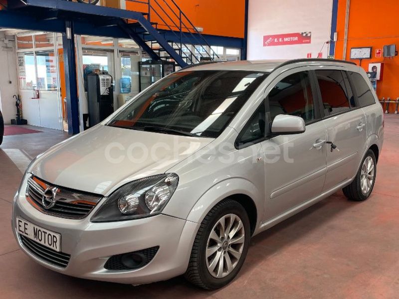 Gris / plata Usado 2014 Opel Zafira Family Monovolumen | 7990 € (Precio justo) - Imagen 1/4
