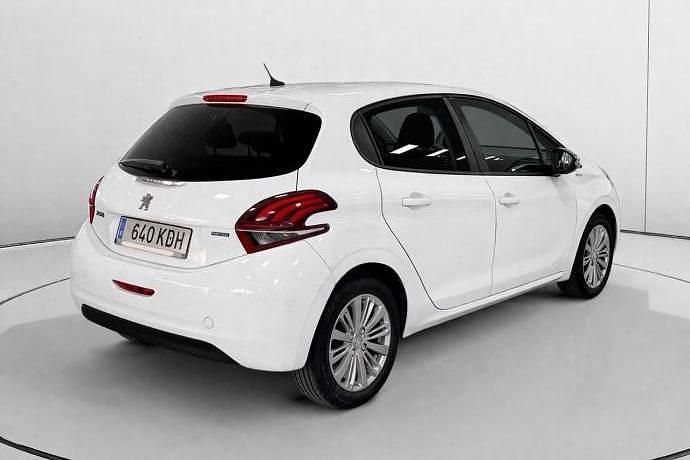 Usado Peugeot 208 Style 82 CV (60 kW) 2017 Utilitario
