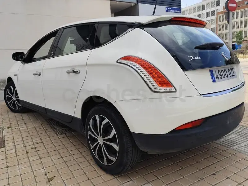 Usado Lancia Delta 120 CV (88 kW) 2010 Blanco Utilitario