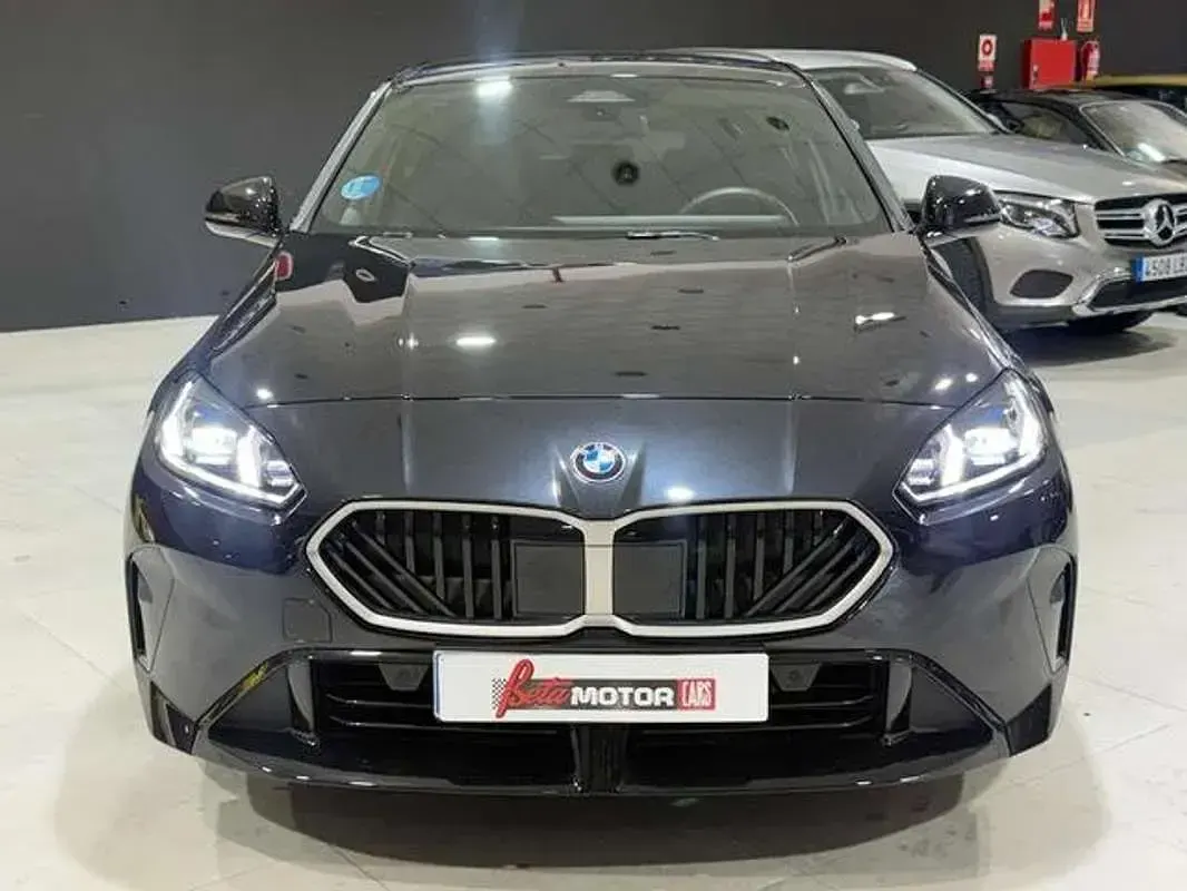 Usado BMW 120 Comfort Edition 163 CV (119 kW) 2025 Negro Utilitario
