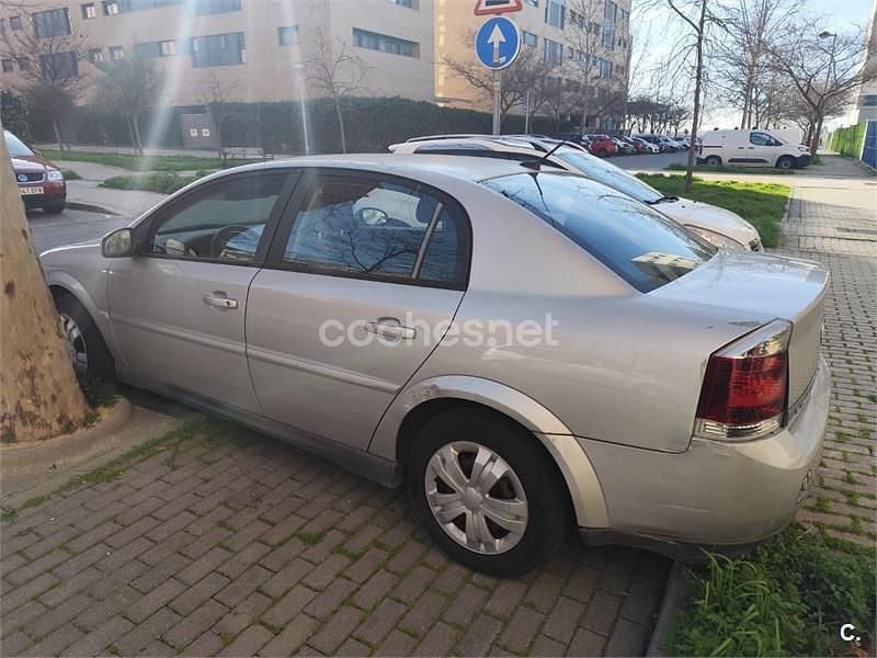 Usado Opel Vectra Comfort 100 CV (73 kW) 2003 Gris / plata Berlina