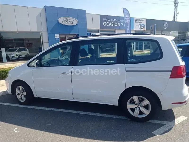 Usado VW Sharan Advance 140 CV (102 kW) 2014 Blanco Monovolumen