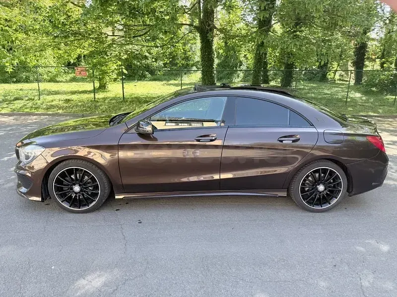 Usado Mercedes CLA200 AMG line 136 CV (100 kW) 2016 Marrón Coupe