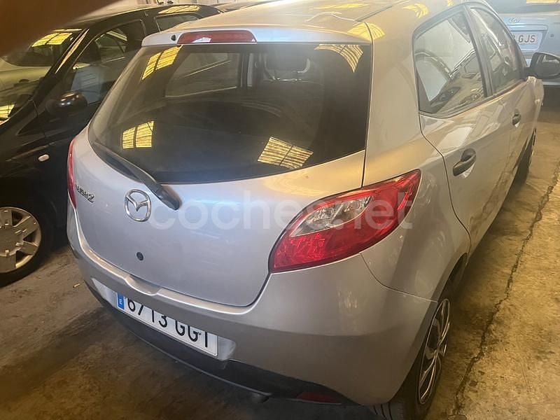 Usado Mazda 2 Active 68 CV (50 kW) 2008 Gris / plata Berlina