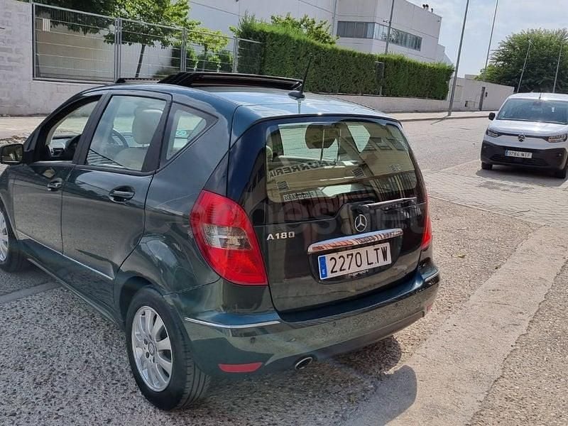 Usado Mercedes A180 Avantgarde 116 CV (85 kW) 2011 Verde Monovolumen