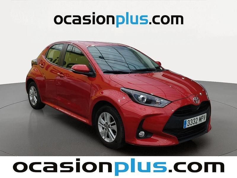 Usado Toyota Yaris Edition 125 CV (91 kW) 2024 Rojo Utilitario