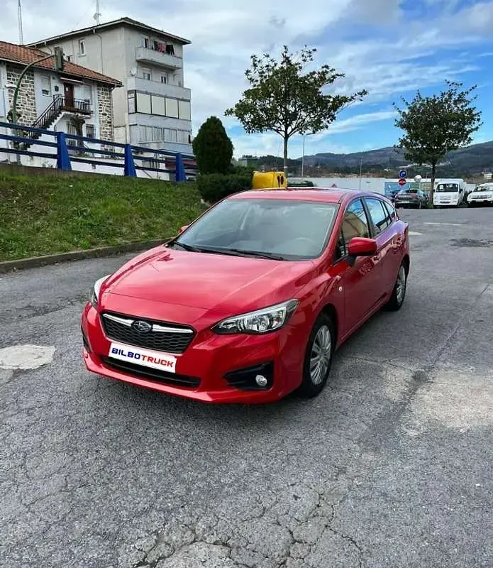 Usado Subaru Impreza 140 CV (102 kW) 2019 Rojo Berlina