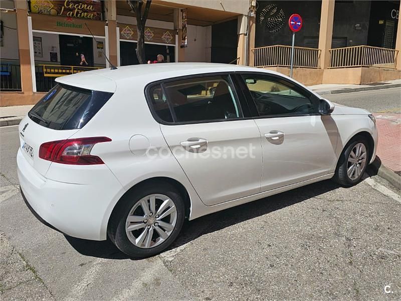 Usado Peugeot 308 Active 92 CV (67 kW) 2014 Blanco Berlina