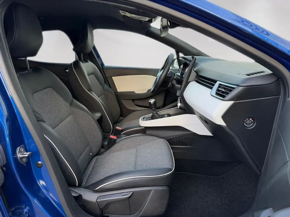 Usado Renault Clio Techno 90 CV (66 kW) 2023 Azul Utilitario