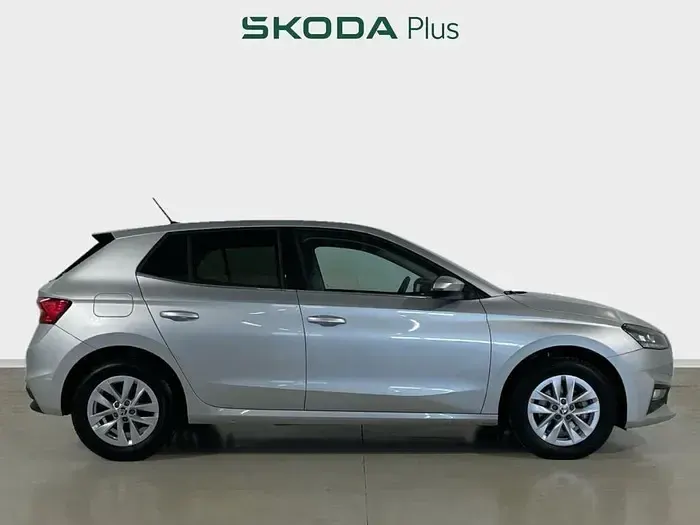 Usado Skoda Fabia Selection 115 CV (84 kW) 2024 Gris plata Utilitario