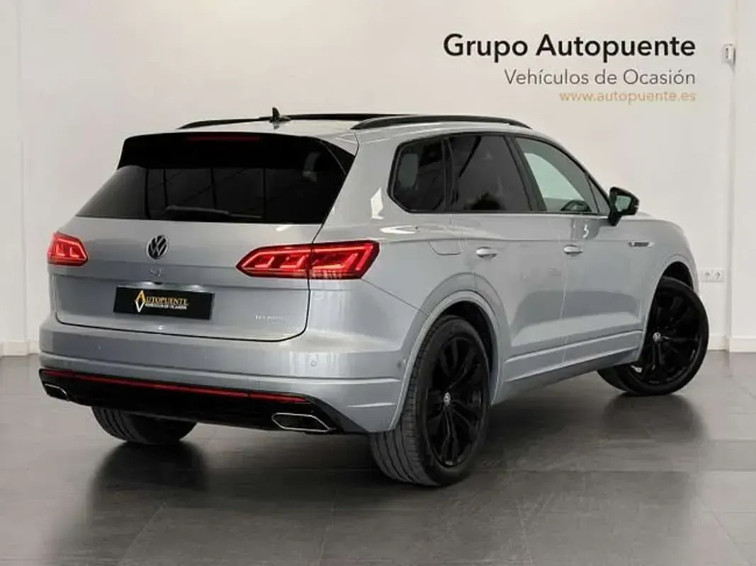 Usado VW Touareg R 462 CV (339 kW) 2023 Gris SUV