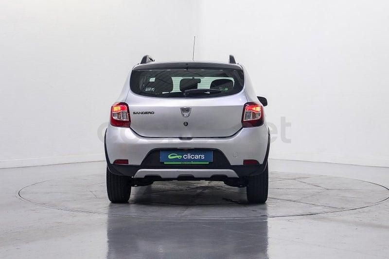 Usado Dacia Sandero Stepway 90 CV (66 kW) 2013 Gris / plata Berlina