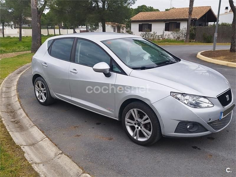 Usado Seat Ibiza Copa 90 HP (66 kW) 2012 Cinzento Sedan