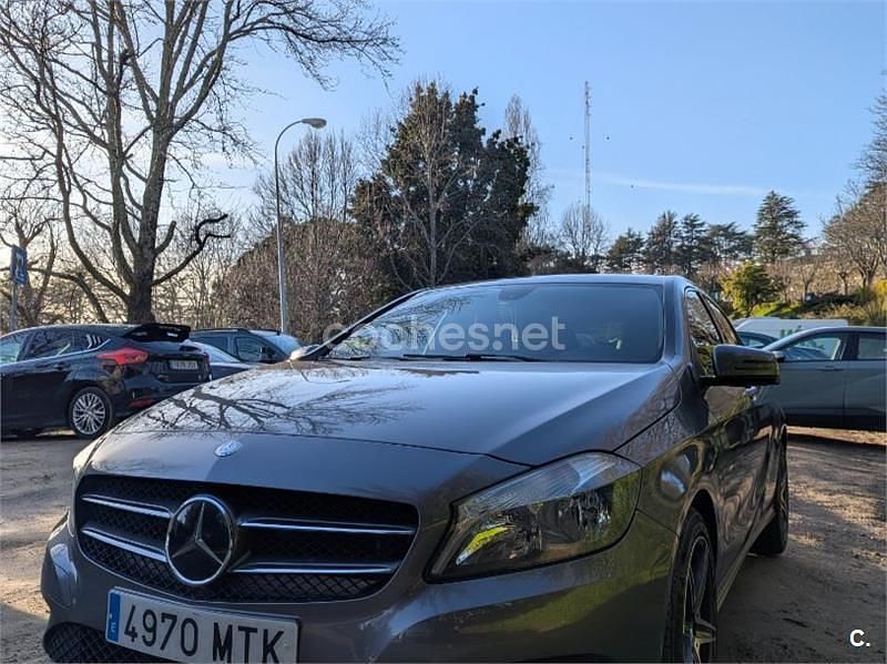 Usado Mercedes A180 Style 109 CV (80 kW) 2014 Gris / plata Berlina