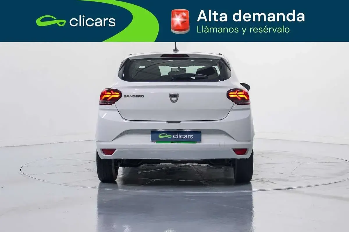 Usado Dacia Sandero Essentiel 101 HP (74 kW) 2022 Branco Citadino