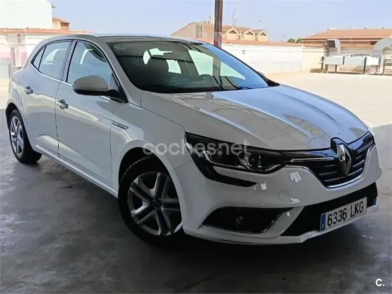Usado Renault Mégane IV LIMITED 115 CV (84 kW) 2020 Blanco Berlina
