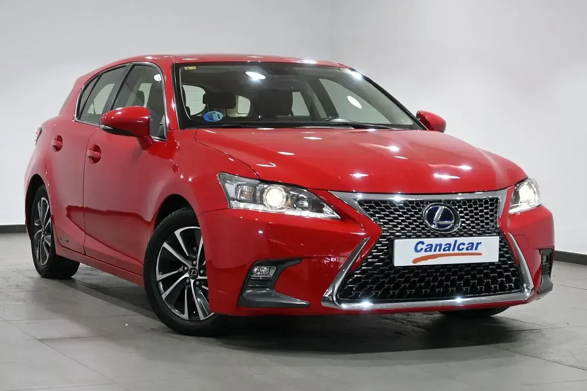 Usado Lexus CT200h Business Edition 136 CV (100 kW) 2018 Rojo