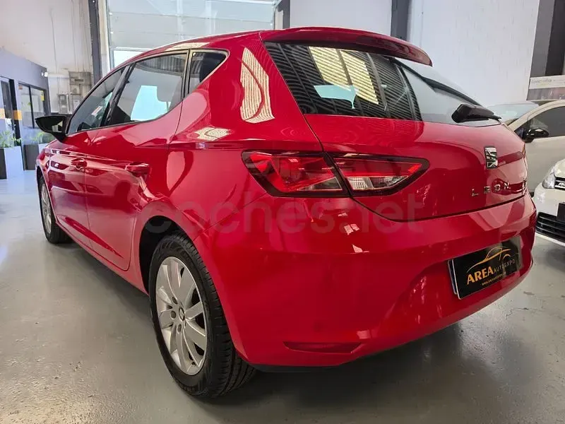 Usado Seat Leon Reference 105 CV (77 kW) 2014 Rojo Berlina