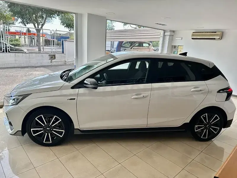 Usado Hyundai i20 N Line 100 CV (73 kW) 2023 Blanco Utilitario