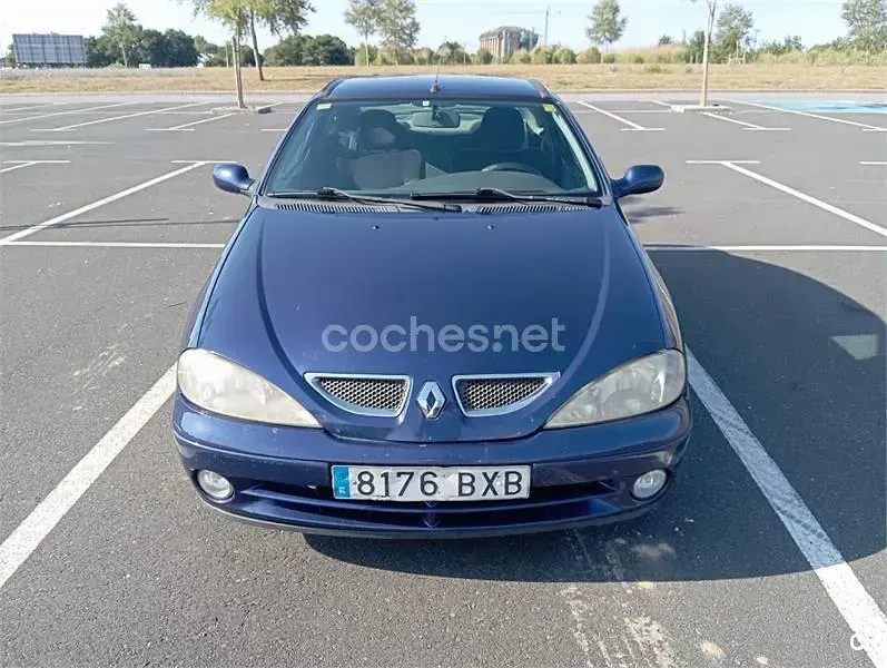 Usado Renault Mégane Coupé Dynamique 95 CV (69 kW) 2002 Azul Coupe