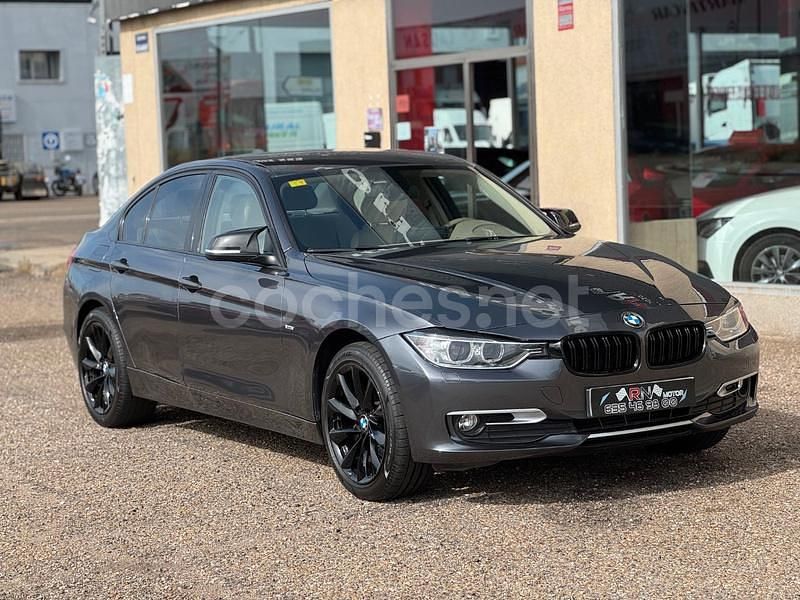 Gris / plata Usado 2013 BMW 320 Comfort Edition Berlina | 16.990 € (Un poco caro) - Imagen 1/4