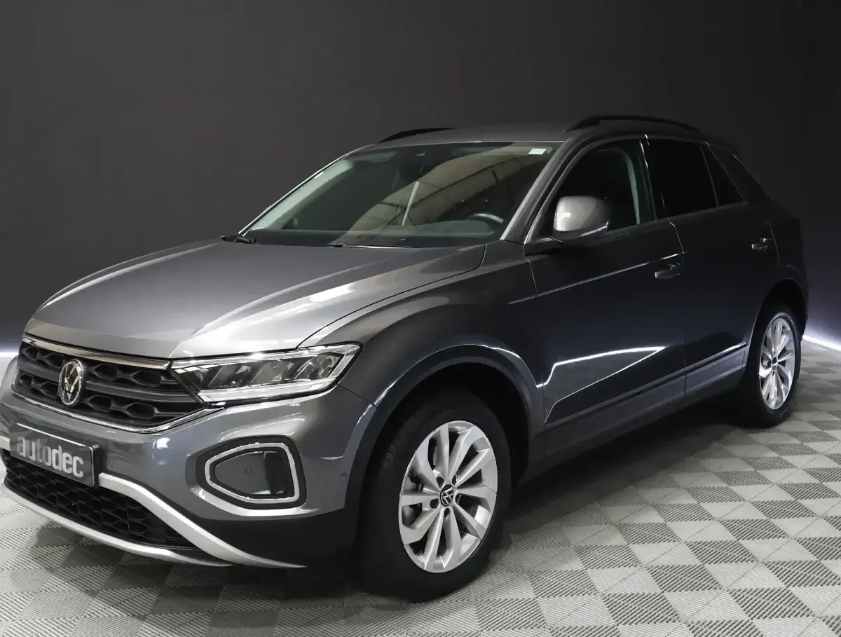 Usado VW T-Roc Life 110 CV (80 kW) 2022 Gris SUV