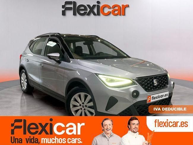 Usado Seat Arona Style 110 CV (80 kW) 2023 Gris / plata SUV