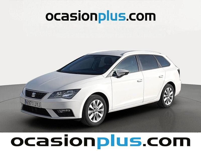 Usado Seat Leon Style Plus 110 HP (80 kW) 2017 Branco Monovolume