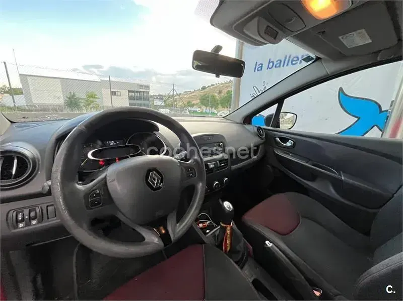 Usado Renault Clio IV Authentique 75 CV (55 kW) 2015 Rojo Berlina