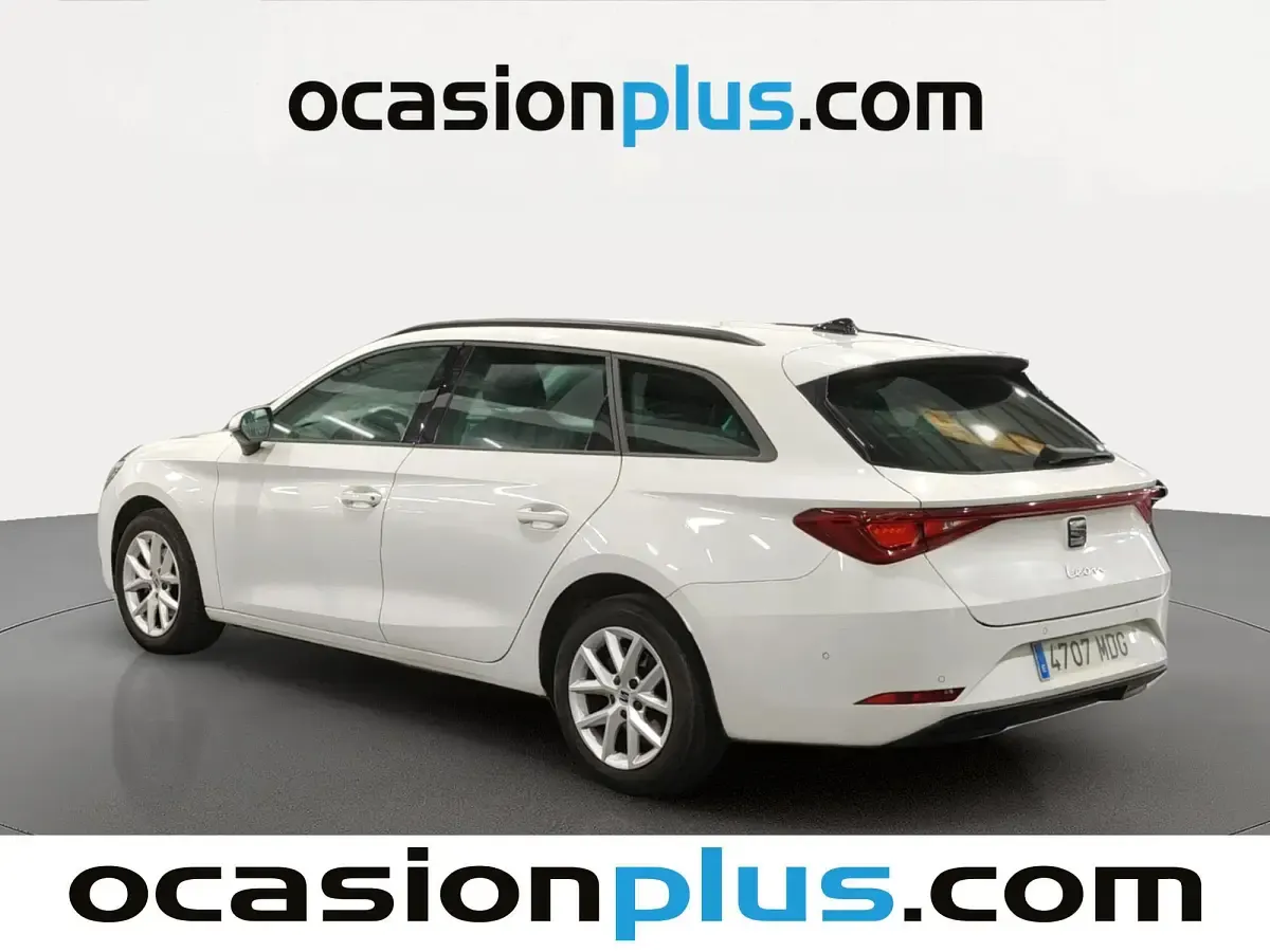 Usado Seat Leon Style 110 CV (80 kW) 2023 Blanco Monovolumen