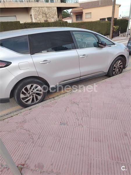 Usado Renault Espace Zen 130 CV (95 kW) 2015 Verde Monovolumen