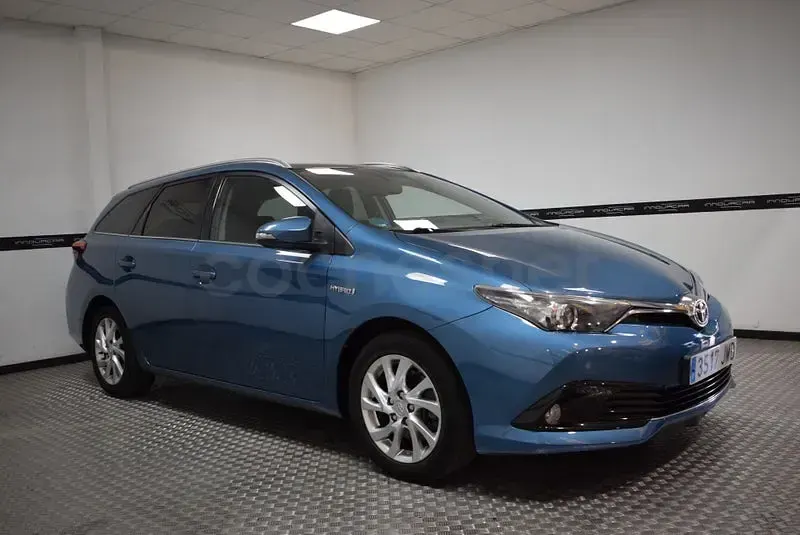 Usado Toyota Auris Hybrid 136 CV (100 kW) 2016 Azul Familiar