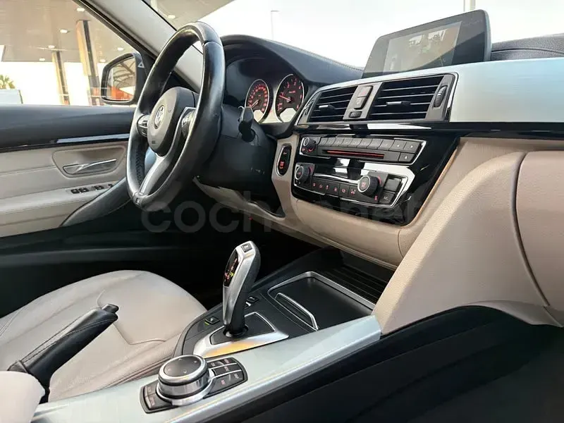 Usado BMW 318 Luxury Line 150 CV (110 kW) 2019 Azul Familiar