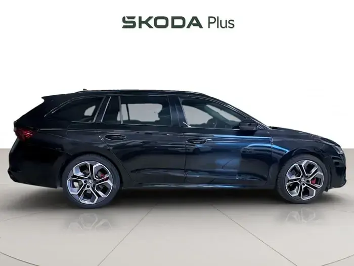 Usado Skoda Octavia RS 245 CV (180 kW) 2022 Negro Familiar