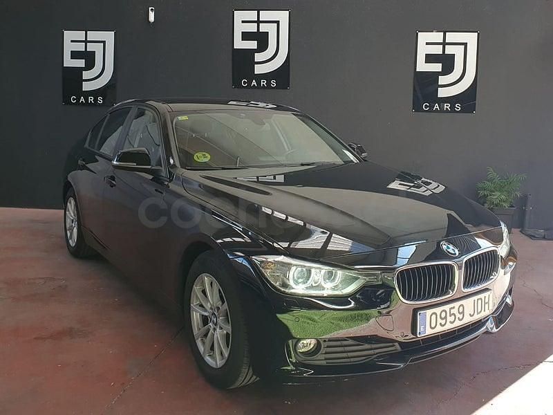 Käytetty BMW 318 Comfort Edition 143 HP (105 kW) 2015 Musta Sedan